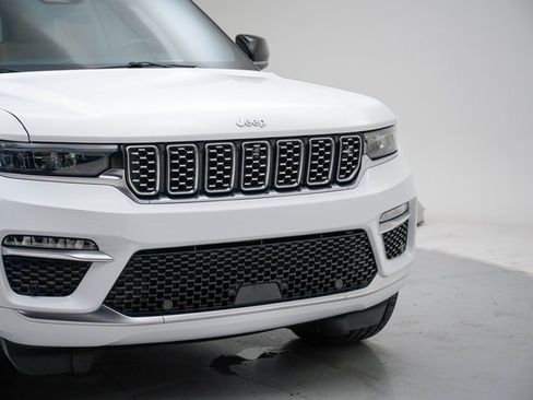 Used 2024 Jeep Grand Cherokee Summit image 9