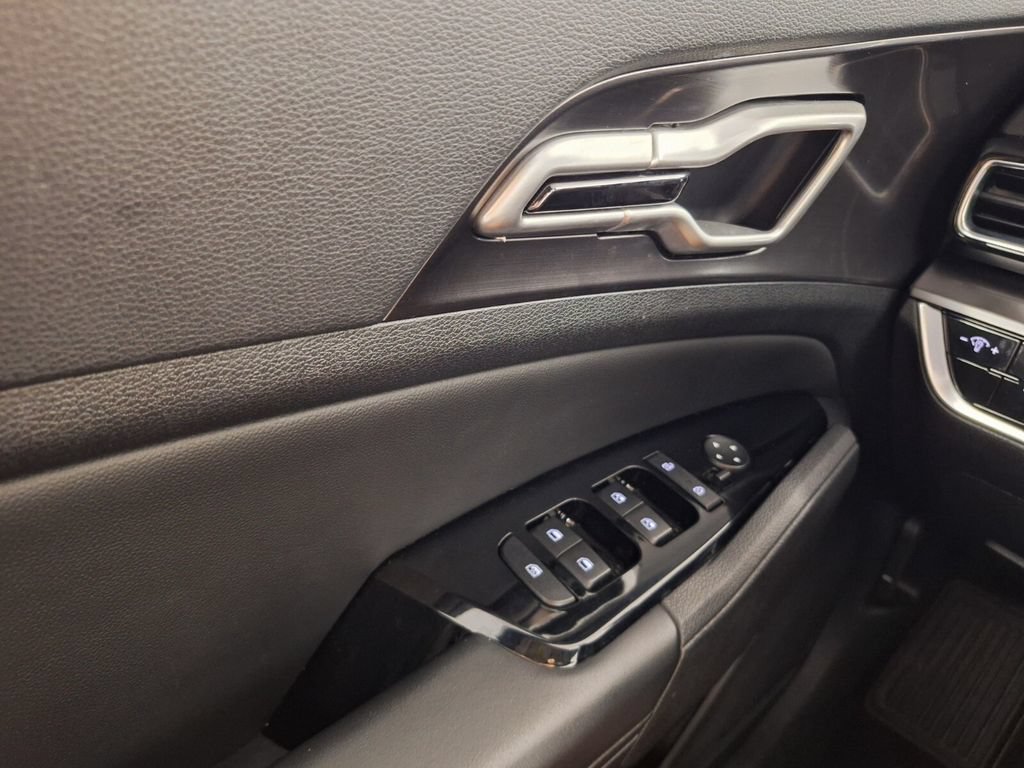 Used 2025 Kia Sportage EX FWD image 17