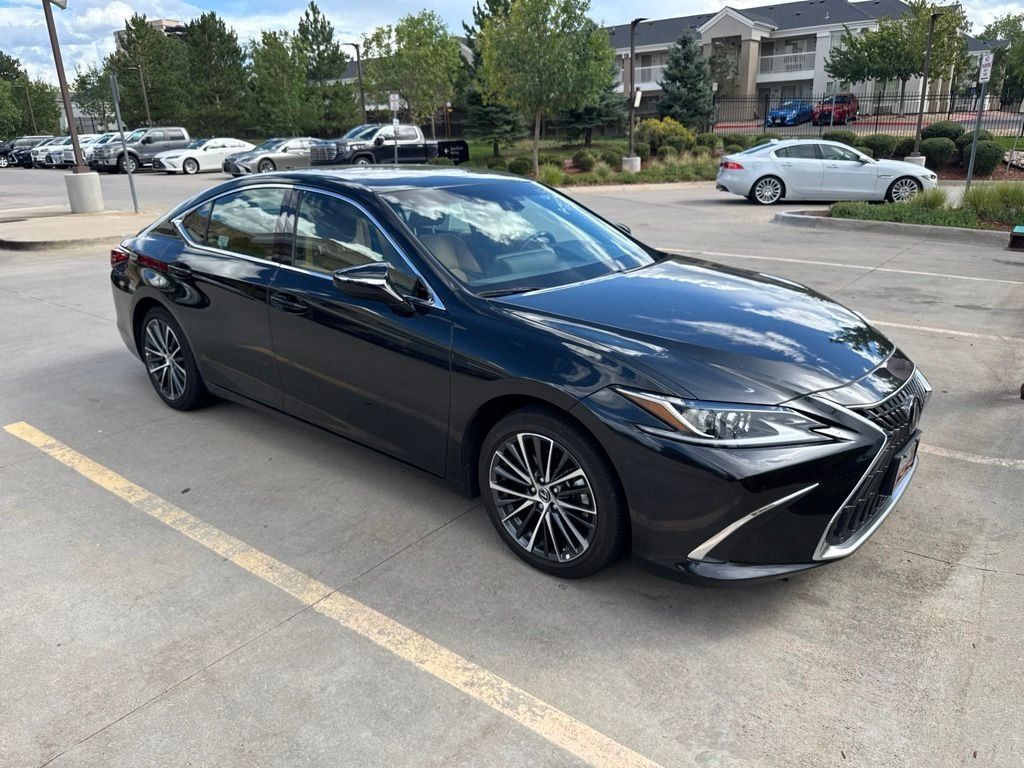 Used 2025 Lexus ES 350 w/ Premium Package FWD image 2