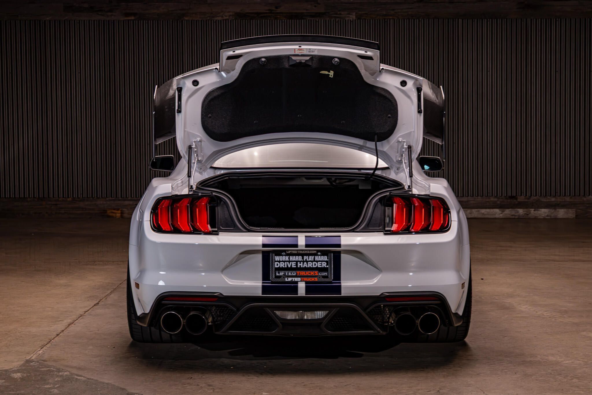 Used 2022 Ford Mustang Shelby GT500 w/ Carbon Fiber Track Pack RWD image 8