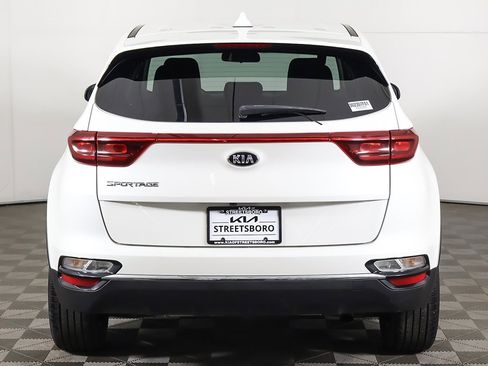 Used 2022 Kia Sportage LX image 9