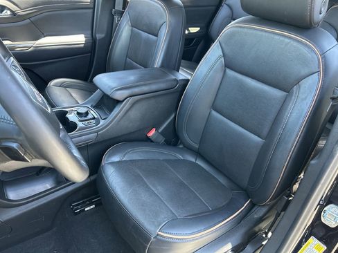 Used 2022 GMC Acadia AT4 w/ Preferred Package AWD/4WD image 19