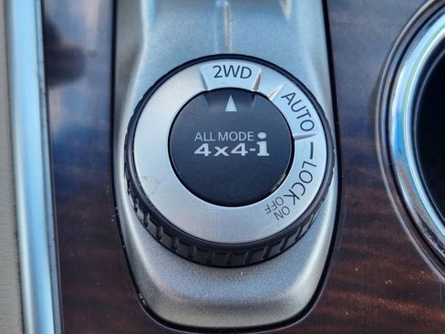 Used 2014 Nissan Pathfinder SL w/ SL Tech Package image 29