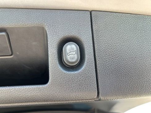 Used 2019 Chevrolet Tahoe Premier image 32