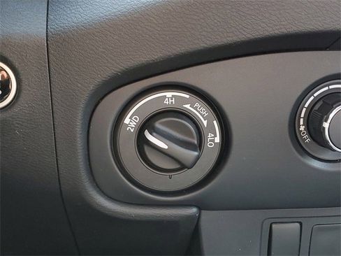 Used 2022 Nissan Frontier S image 28