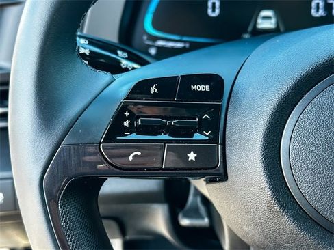 Used 2025 Hyundai Elantra Sport image 16