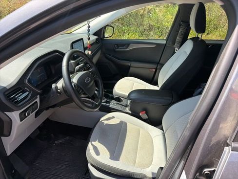 Used 2024 Ford Escape Active w/ Cold Weather Package image 9