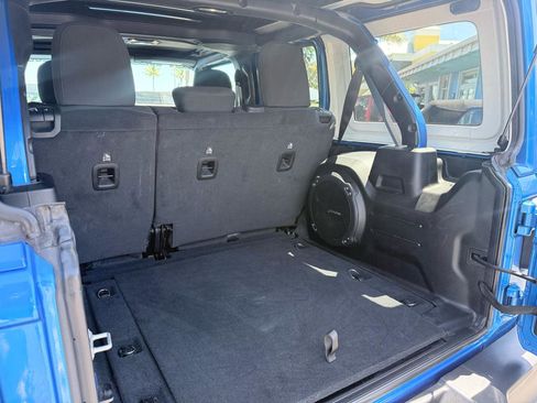 Used 2023 Jeep Wrangler Unlimited Sport w/ Sun And Sound Package AWD/4WD image 10