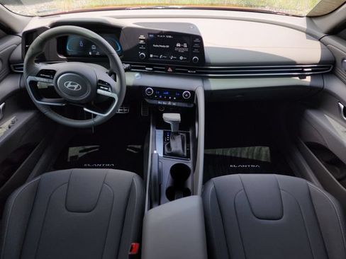 Used 2025 Hyundai Elantra Sport FWD image 17
