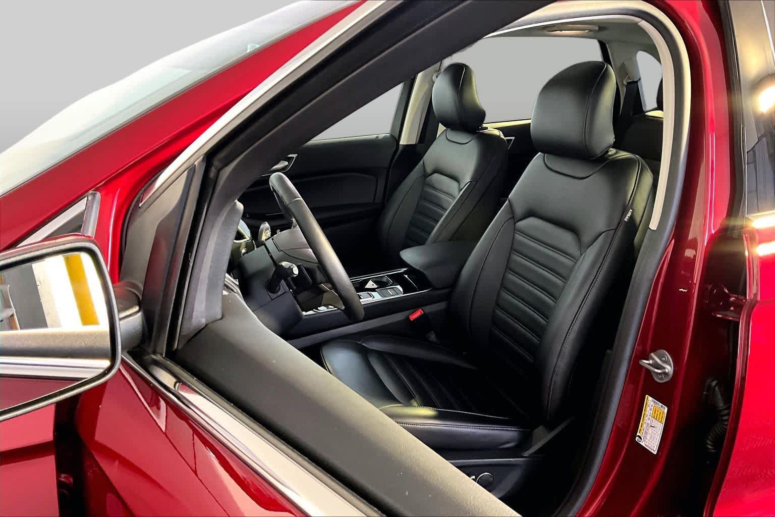 Used 2019 Ford Edge SEL w/ Equipment Group 201A AWD/4WD image 9