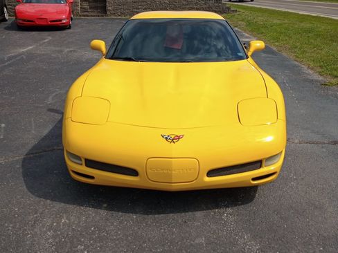 Used 2004 Chevrolet Corvette Z06 w/ Memory Package RWD image 8