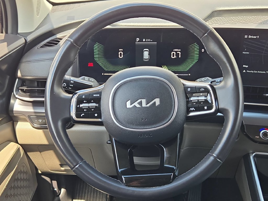 Used 2025 Kia Carnival FWD image 21