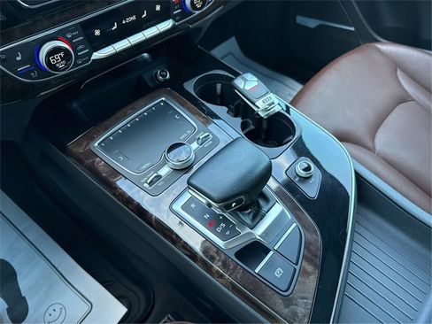 Used 2018 Audi Q7 3.0T Prestige w/ Prestige Package image 39