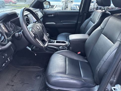Used 2022 Toyota Tacoma Limited w/ Nightshade Package AWD/4WD image 12
