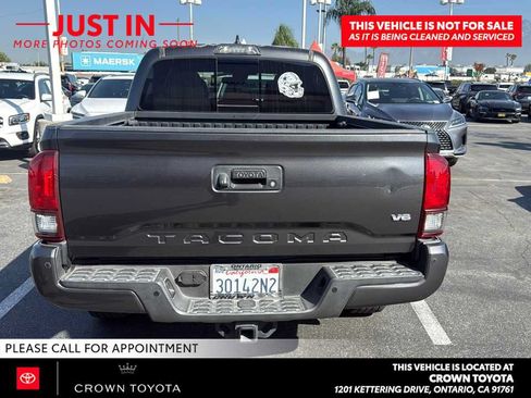 Used 2018 Toyota Tacoma TRD Sport w/ Technology Package RWD image 5