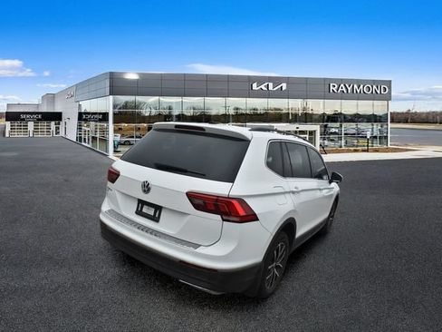 Used 2021 Volkswagen Tiguan SE FWD image 3