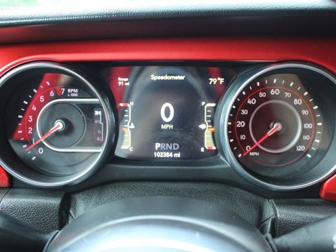 Used 2018 Jeep Wrangler Unlimited Rubicon AWD/4WD image 16