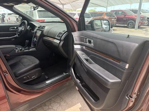 Used 2018 Ford Explorer Limited AWD/4WD image 25