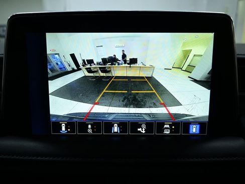 Used 2022 Chevrolet Suburban LT w/ Luxury Package image 22