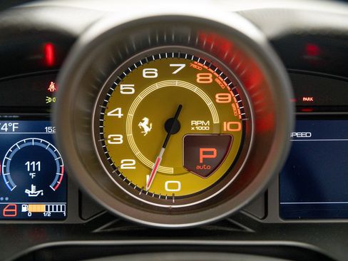 Used 2019 Ferrari Portofino RWD image 31