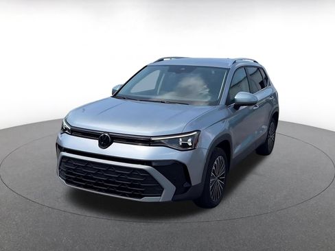 Used 2025 Volkswagen Taos SE FWD image 4