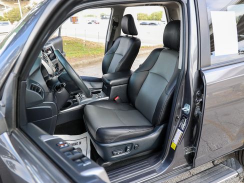 Used 2022 Toyota 4Runner SR5 Premium w/ Moonroof Package RWD image 35