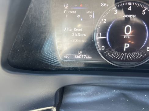 Used 2019 Lexus UX 200 w/ Premium Package image 23