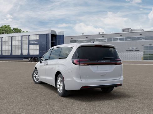 New 2027 Chrysler Pacifica Select AWD/4WD image 3