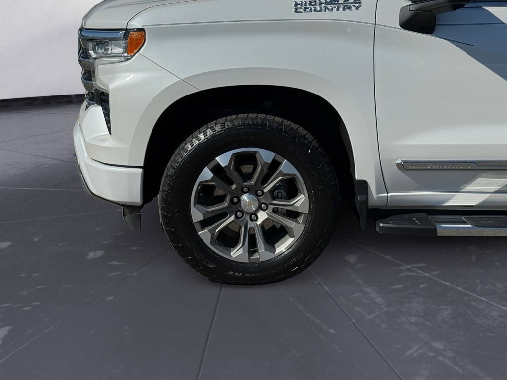 Used 2023 Chevrolet Silverado 1500 High Country w/ Technology Package AWD/4WD image 9