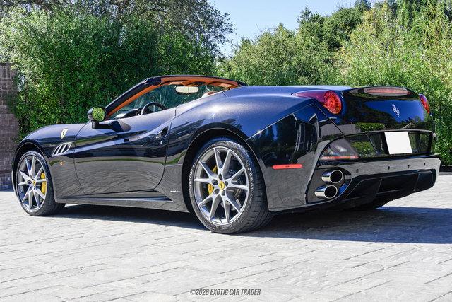 Used 2013 Ferrari California RWD image 5