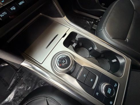 Used 2020 Ford Explorer XLT w/ Equipment Group 202A image 19