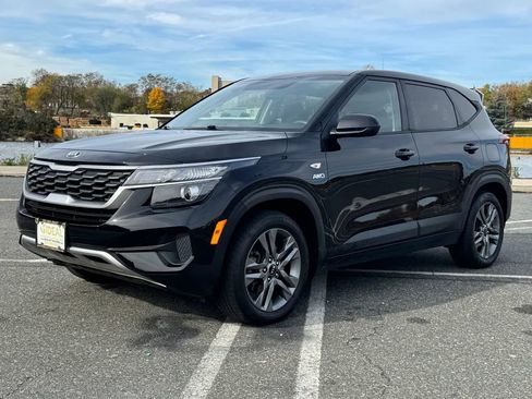 Used 2021 Kia Seltos LX image 3