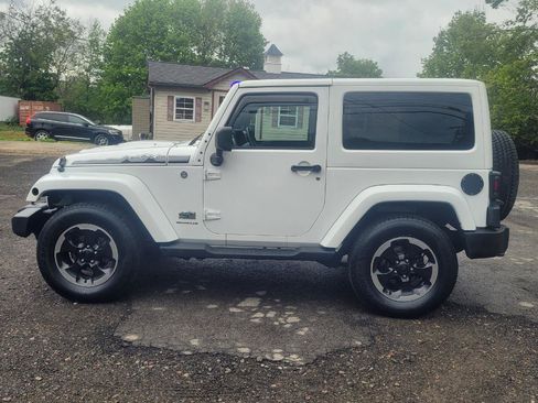 Used 2014 Jeep Wrangler Sahara AWD/4WD image 5