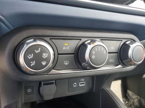 New 2025 Nissan Versa SV w/ Trunk Package image 17