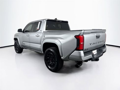 Certified 2024 Toyota Tacoma SR5 AWD/4WD image 13