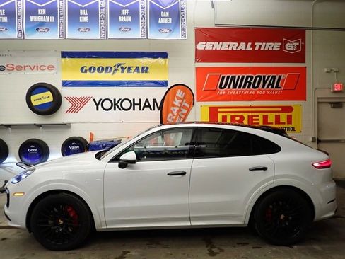 Used 2023 Porsche Cayenne GTS image 2