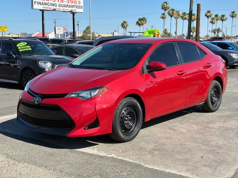 Used 2017 Toyota Corolla SE FWD image 2