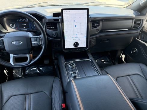 Used 2023 Ford Expedition Platinum AWD/4WD image 18