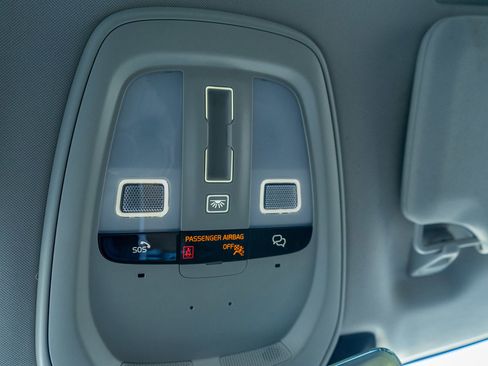 Used 2025 Volvo XC90 B6 Plus image 22