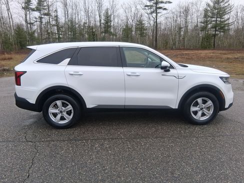 Certified 2023 Kia Sorento LX AWD/4WD image 4