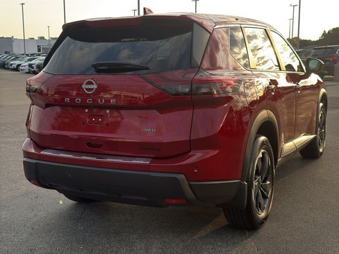 Certified 2025 Nissan Rogue SV AWD/4WD image 5