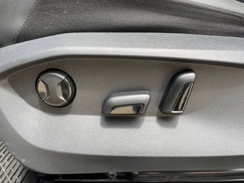 Used 2024 Volkswagen Tiguan SE FWD image 15
