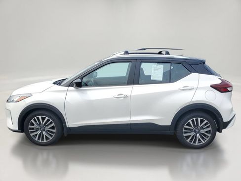 Used 2023 Nissan Kicks SV w/ Exterior Package FWD image 2