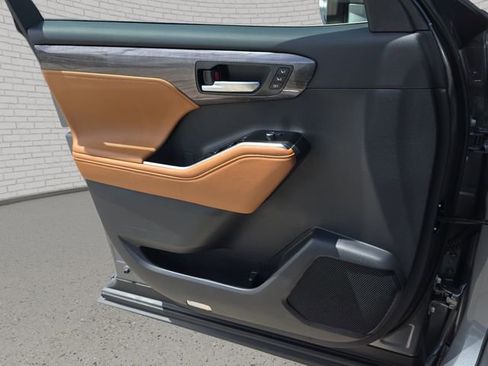 New 2026 Toyota Highlander Platinum AWD/4WD image 28