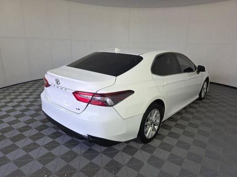 Used 2022 Toyota Camry LE FWD image 5