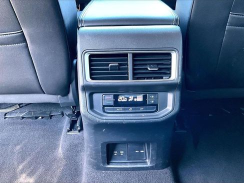 Used 2024 Volkswagen Atlas SE image 15