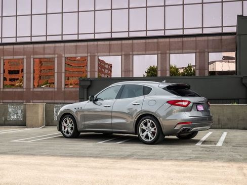 Used 2017 Maserati Levante S AWD/4WD image 20
