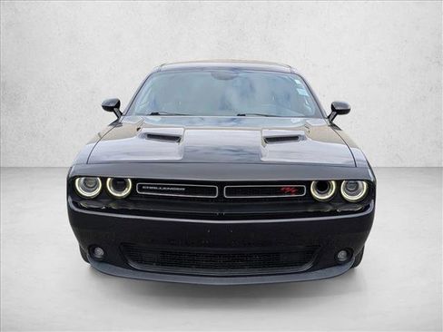 Used 2017 Dodge Challenger R/T RWD image 2