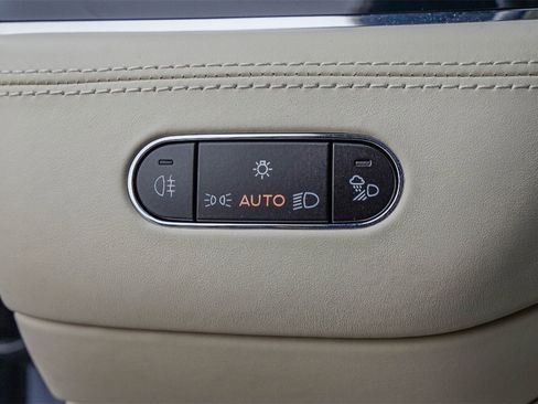 Certified 2024 Bentley Bentayga Extended Wheelbase image 34