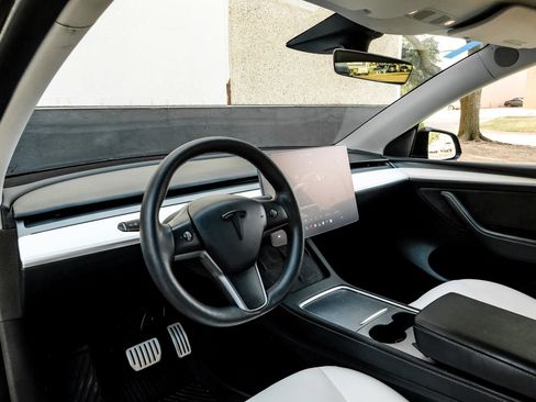Used 2022 Tesla Model Y Performance AWD/4WD image 2